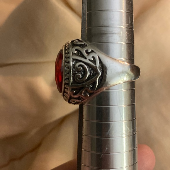 Silvertone Men’s Ring: Celtic-Inspired Filigree Design w/Red Oval Stone - Size 8 - Picture 8 of 11